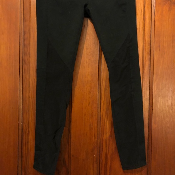 NWOT- Fabletics Rocha Legging - XS - Picture 2 of 4